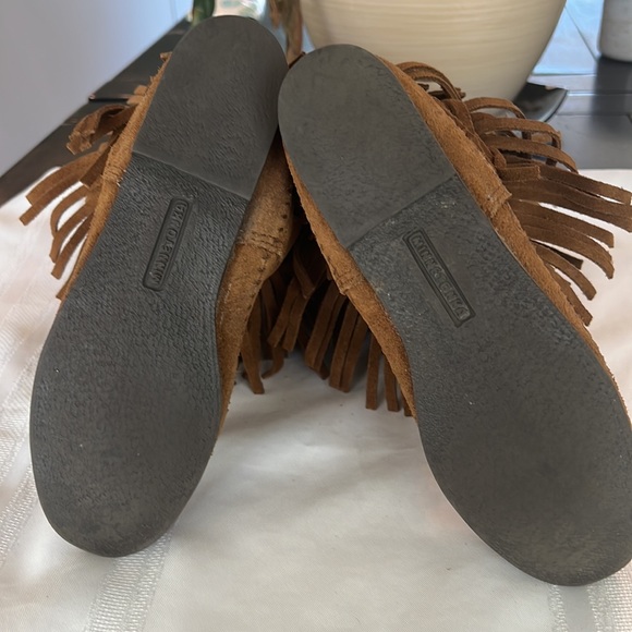 Minnetoka Moccasin 3 Layer Fringe Boots - Picture 9 of 9